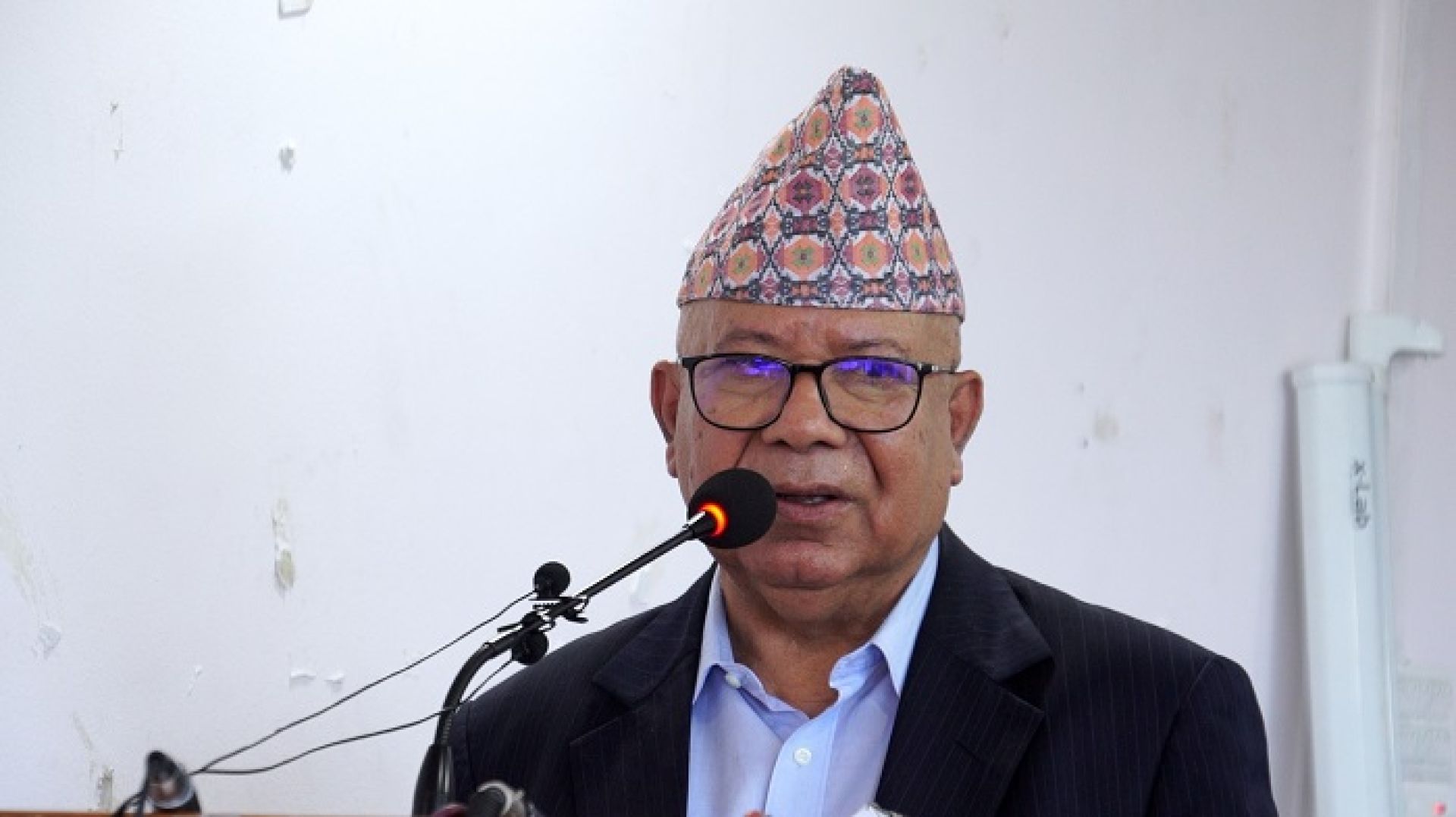 रौतहट–१ : प्रारम्भिक रुझानमा माधव नेपाल पाँचौ स्थानमा, रास्वपाका राजेश चौधरीको अग्रता